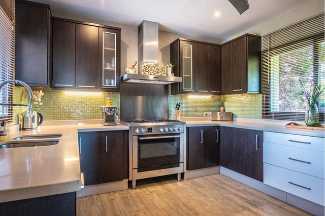 3 makuuhuone Huvila myytävänä paikassa Zona Calvario, Estepona mukana uima-altaan - 995 000 € (Ref: 9182563)