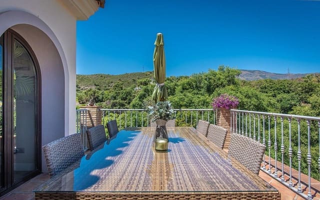 3 makuuhuone Huvila myytävänä paikassa Zona Calvario, Estepona mukana uima-altaan - 995 000 € (Ref: 9182563)