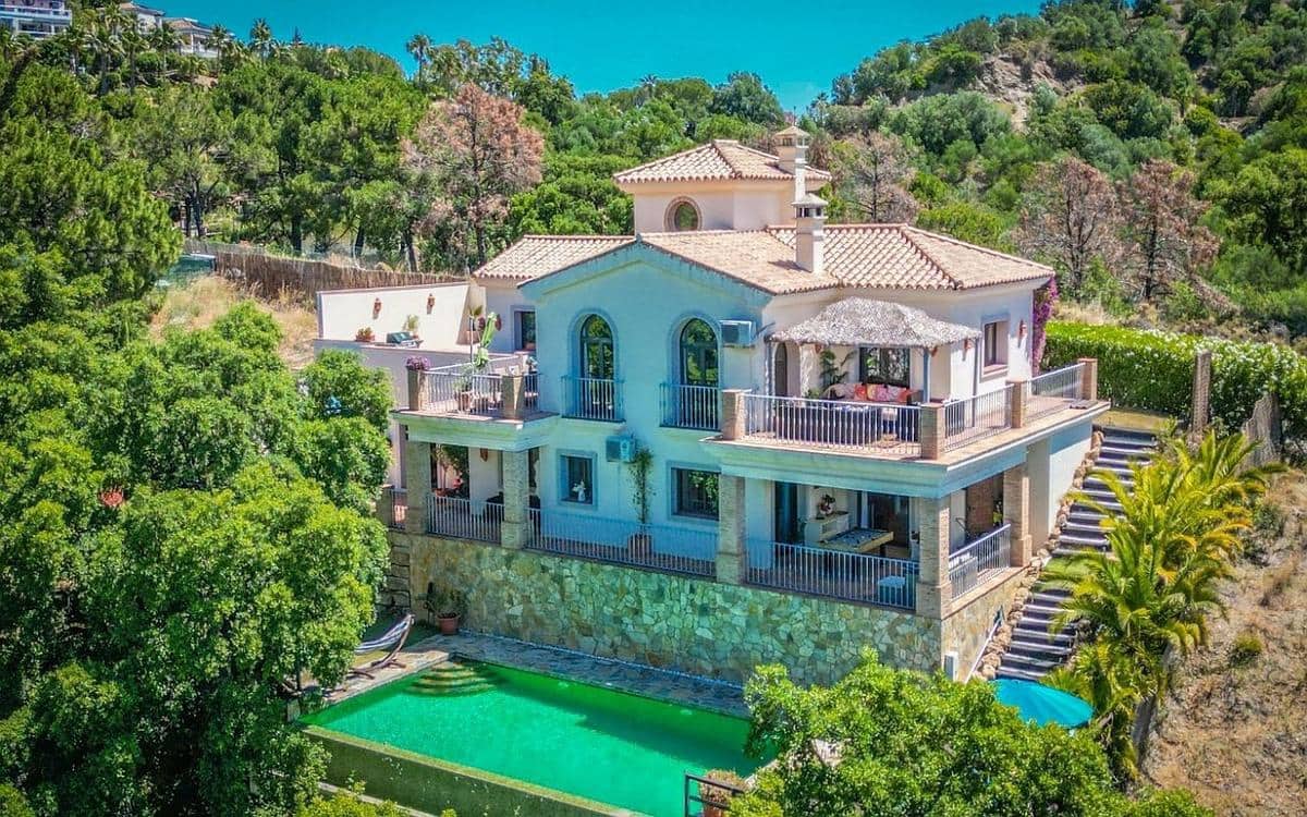3 makuuhuone Huvila myytävänä paikassa Estepona mukana uima-altaan - 995 000 € (Ref: 9182563)