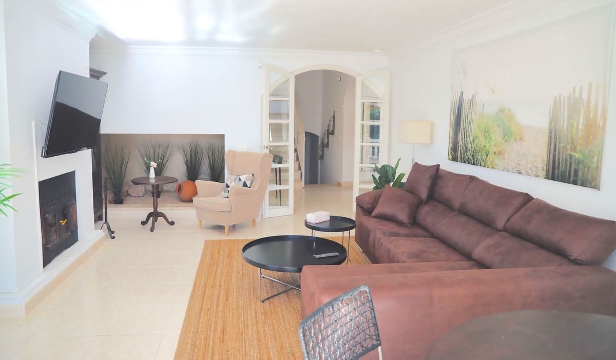 5 soverom Villa til salgs i La Capellania med svømmebasseng - € 1 250 000 (Ref: 9182599)