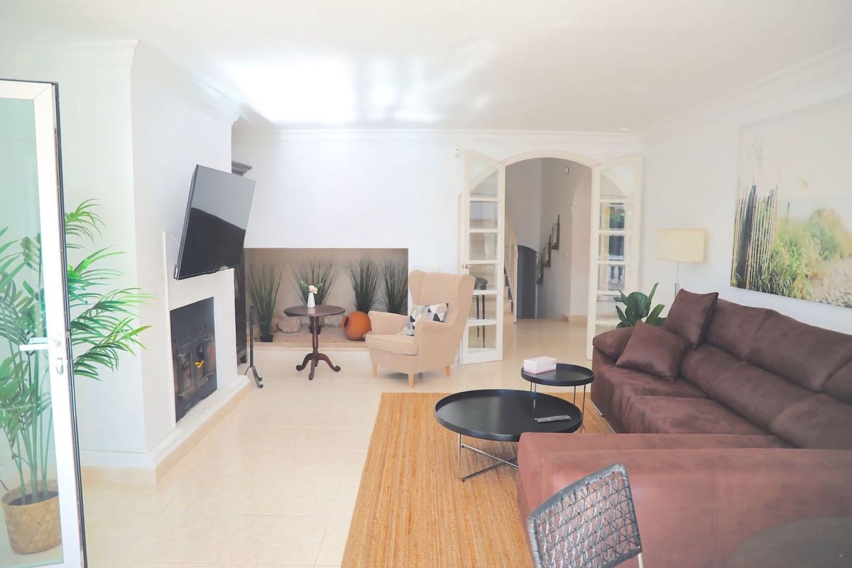 5 soverom Villa til salgs i La Capellania med svømmebasseng - € 1 250 000 (Ref: 9182599)