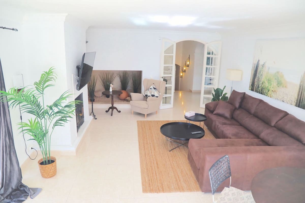 5 soverom Villa til salgs i La Capellania med svømmebasseng - € 1 250 000 (Ref: 9182599)