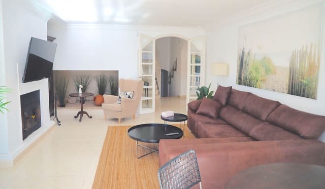 5 makuuhuone Huvila myytävänä paikassa La Capellania, Benalmádena mukana uima-altaan - 1 250 000 € (Ref: 9182599)