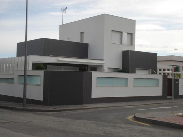 3 camera da letto Villa in vendita in Pilar de la Horadada ciudad, Pilar de la Horadada con piscina garage - 565.000 € (Rif: 9182646)