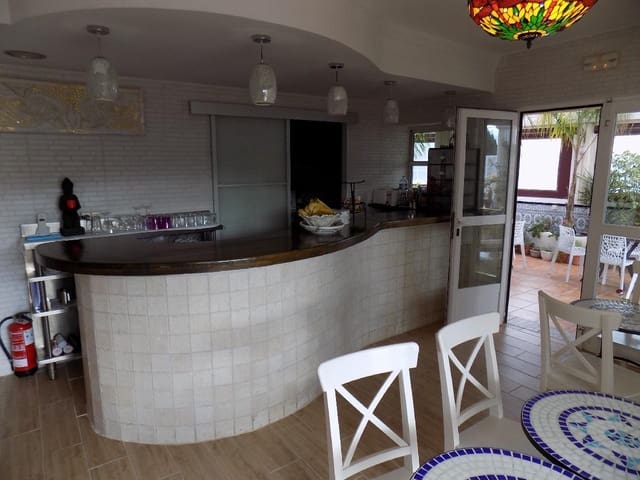 16 quarto Comercial para venda em Pueblo, Calpe / Calp com piscina garagem - 1 050 000 € (Ref: 9182654)