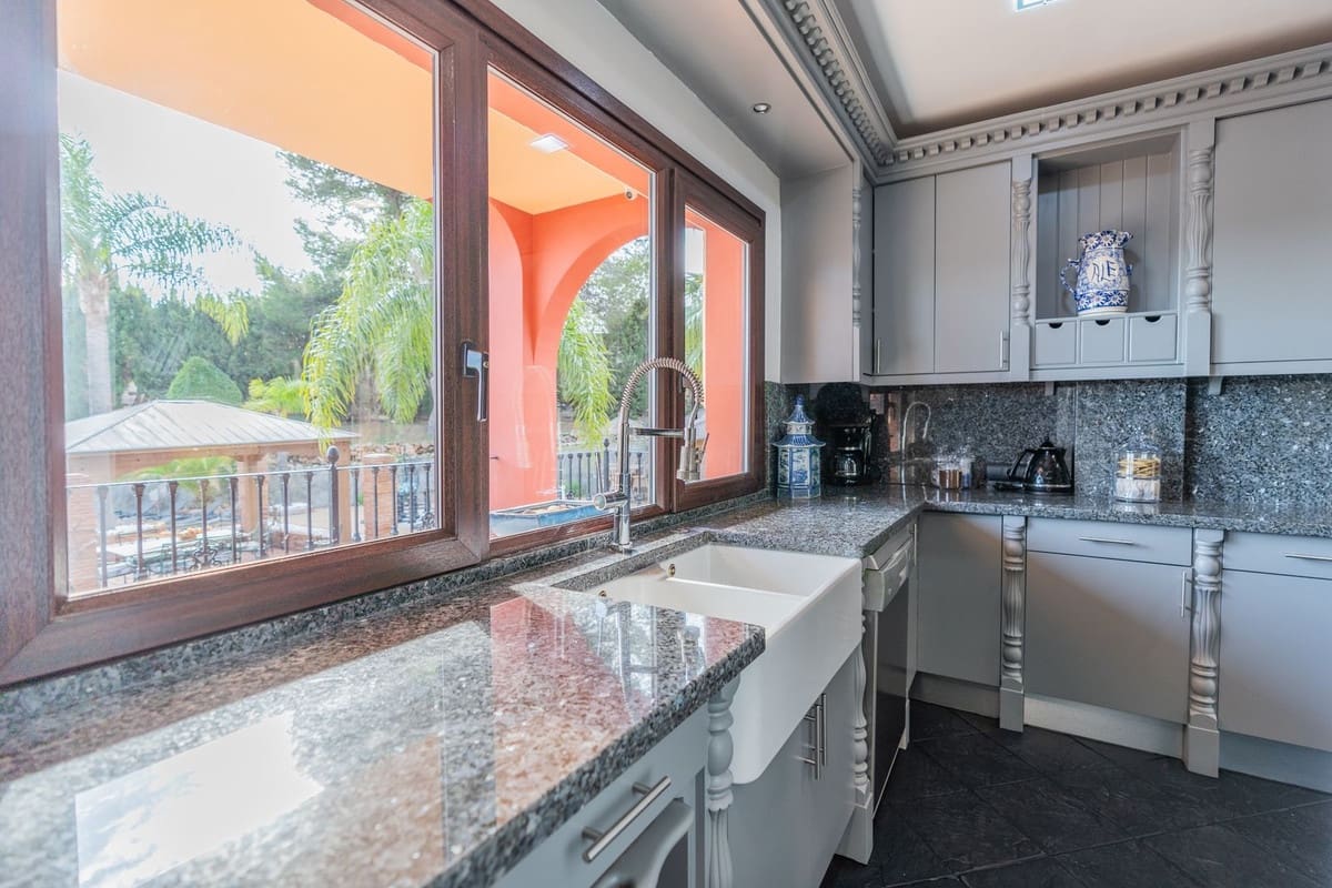 7 soverom Villa til salgs i Benalmadena Costa med svømmebasseng - € 2 500 000 (Ref: 9182673)