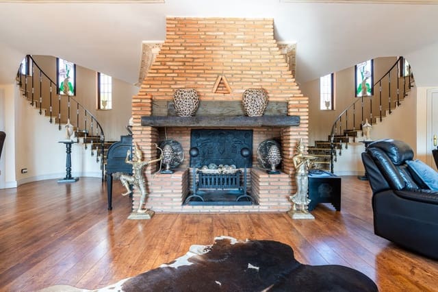 Chalet de 7 habitaciones en Benalmadena Costa, Benalmádena en venta con piscina - 2.500.000 € (Ref: 9182673)