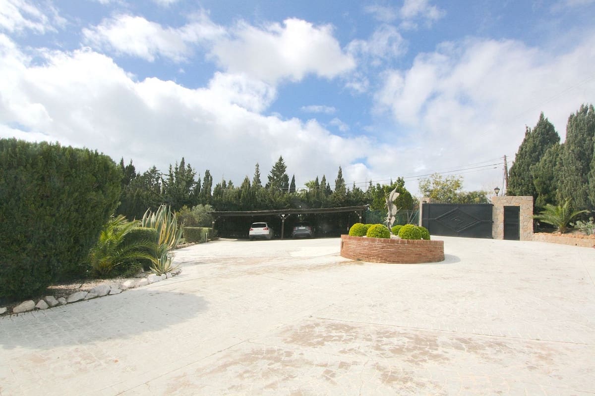 7 Zimmer Villa zu verkaufen in Benalmadena Costa mit Pool - 2.500.000 € (Ref: 9182673)