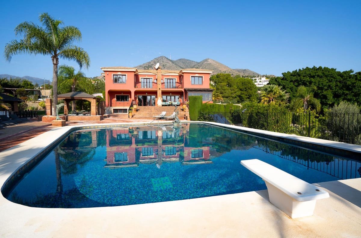 7 Zimmer Villa zu verkaufen in Benalmadena Costa mit Pool - 2.500.000 € (Ref: 9182673)