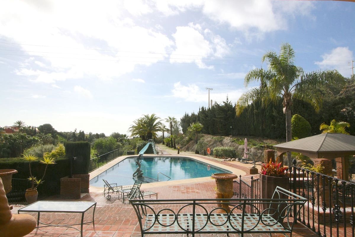 7 Zimmer Villa zu verkaufen in Benalmadena Costa mit Pool - 2.500.000 € (Ref: 9182673)