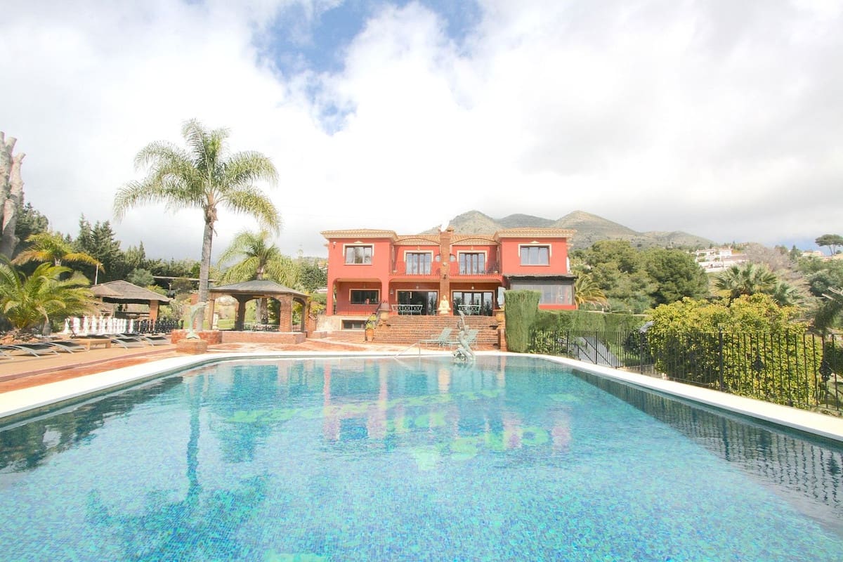 7 Zimmer Villa zu verkaufen in Benalmadena Costa mit Pool - 2.500.000 € (Ref: 9182673)