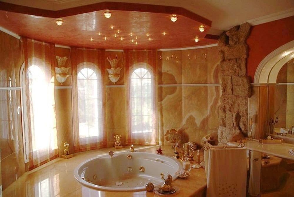 8 bedroom Villa for sale in La Nucia with pool garage - € 4,200,000 (Ref: 9182727)