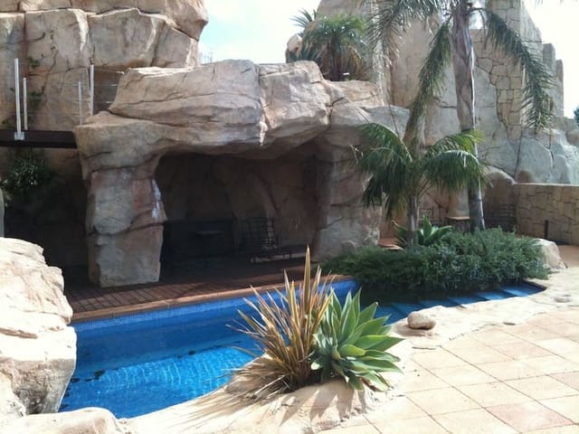 Chalet de 8 habitaciones en La Nucia en venta con piscina garaje - 4.200.000 € (Ref: 9182727)