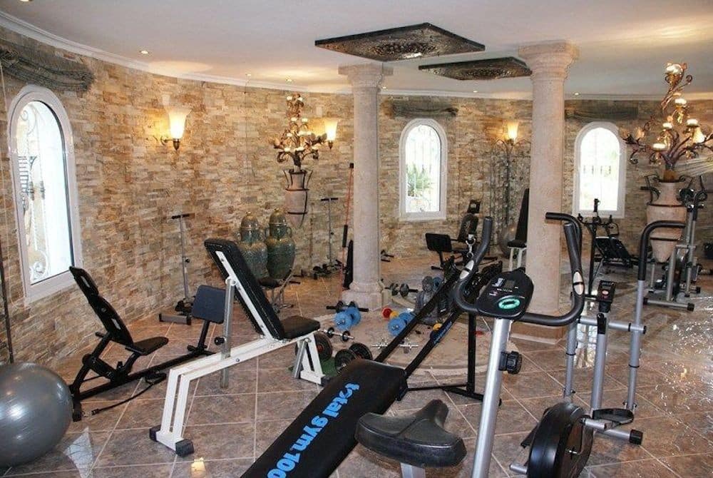 8 bedroom Villa for sale in La Nucia with pool garage - € 4,200,000 (Ref: 9182727)