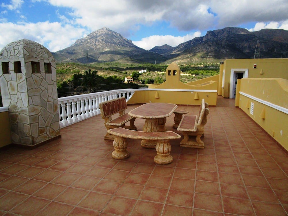 8 bedroom Villa for sale in La Nucia with pool garage - € 4,200,000 (Ref: 9182727)