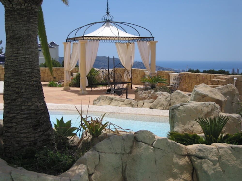 8 bedroom Villa for sale in La Nucia with pool garage - € 4,200,000 (Ref: 9182727)