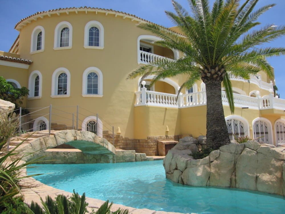 8 bedroom Villa for sale in La Nucia with pool garage - € 4,200,000 (Ref: 9182727)