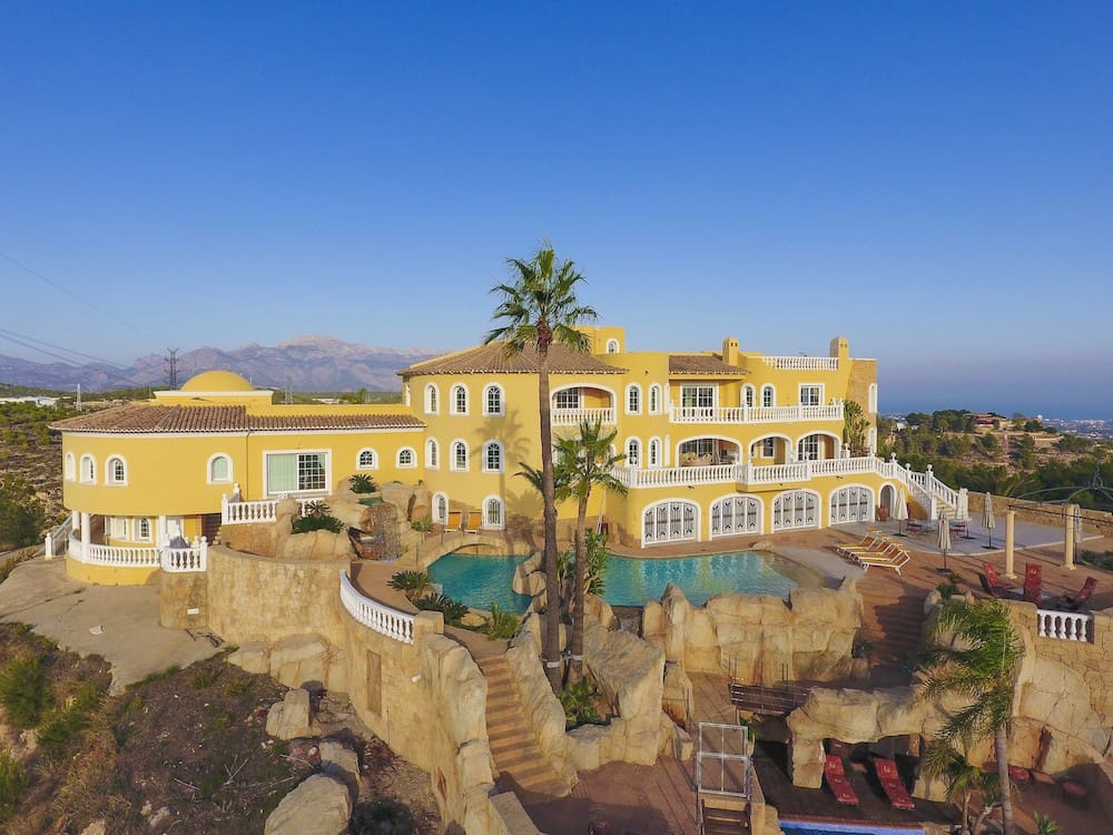 8 bedroom Villa for sale in La Nucia with pool garage - € 4,200,000 (Ref: 9182727)