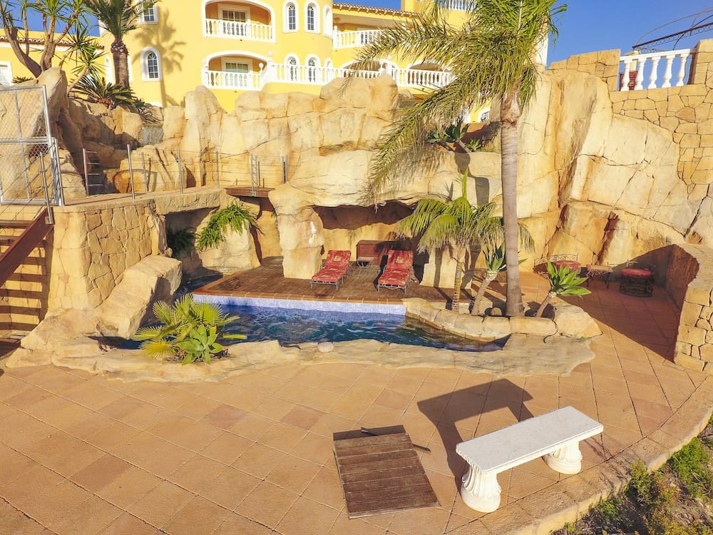 8 bedroom Villa for sale in La Nucia with pool garage - € 4,200,000 (Ref: 9182727)