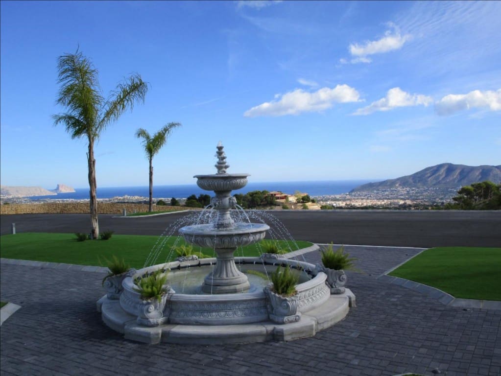 8 bedroom Villa for sale in La Nucia with pool garage - € 4,200,000 (Ref: 9182727)