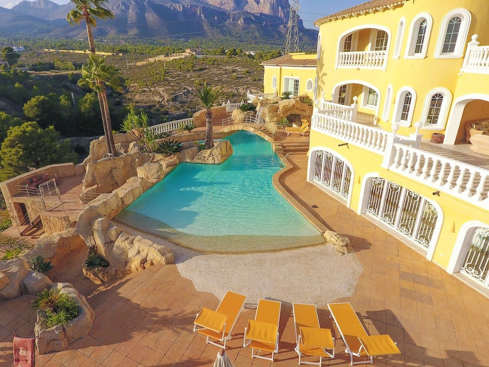 8 bedroom Villa for sale in La Nucia with pool garage - € 4,200,000 (Ref: 9182727)