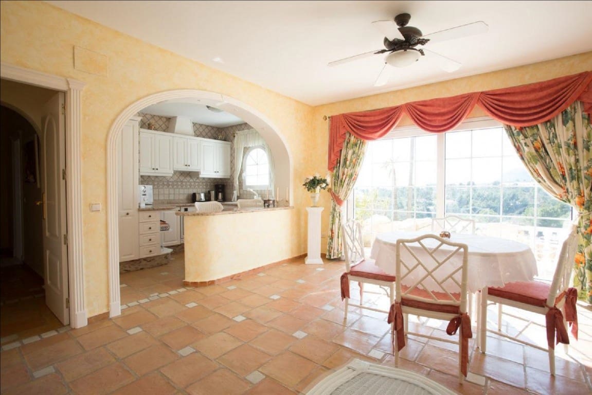 8 bedroom Villa for sale in La Nucia with pool garage - € 4,200,000 (Ref: 9182727)