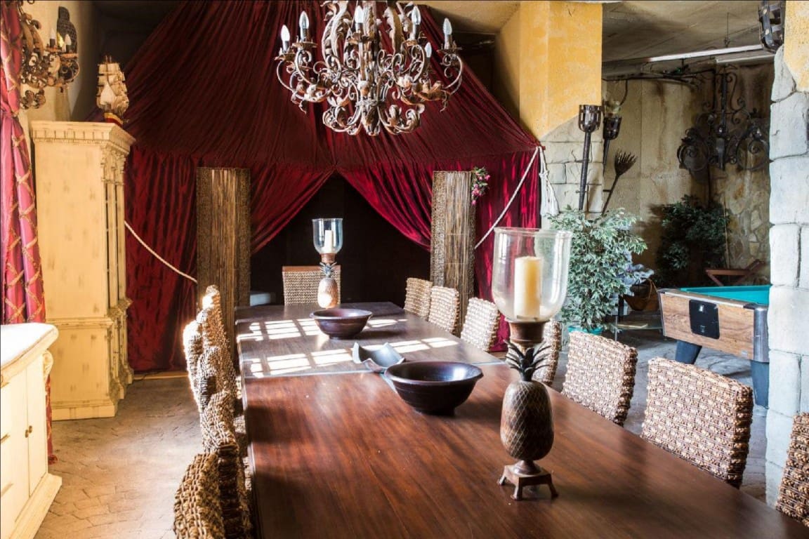 8 bedroom Villa for sale in La Nucia with pool garage - € 4,200,000 (Ref: 9182727)