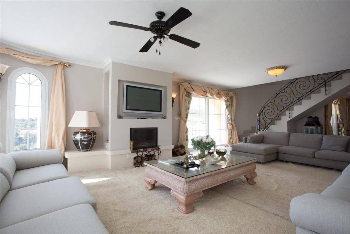 8 bedroom Villa for sale in La Nucia with pool garage - € 4,200,000 (Ref: 9182727)