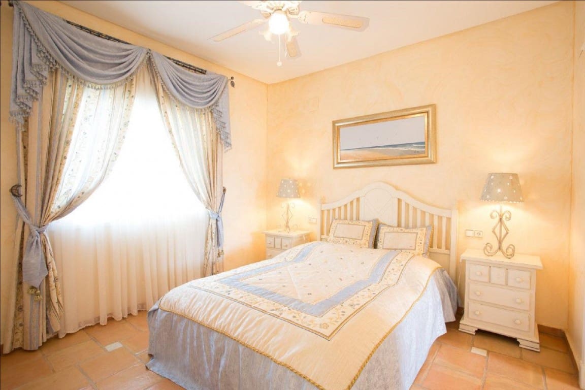 8 bedroom Villa for sale in La Nucia with pool garage - € 4,200,000 (Ref: 9182727)