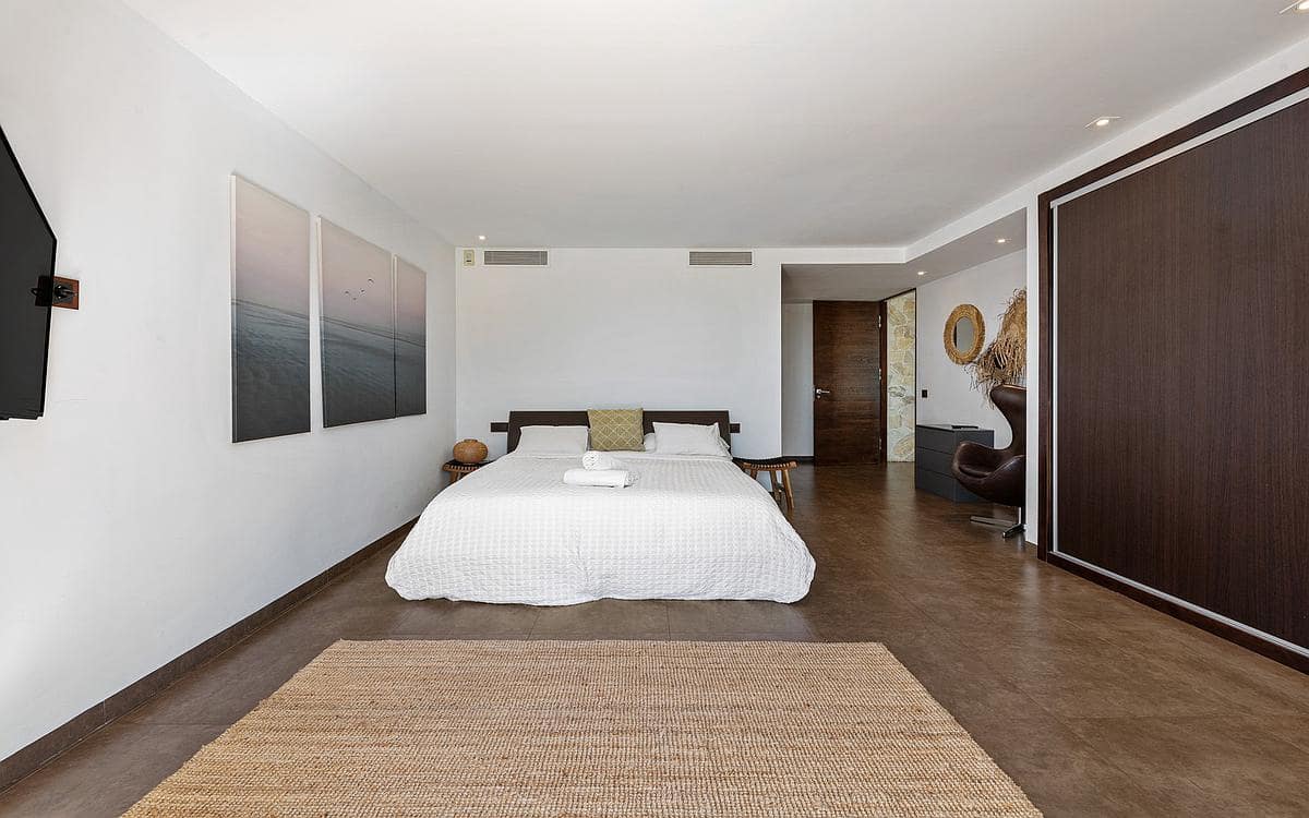 8 soverom Villa til salgs i New Golden Mile med svømmebasseng garasje - € 3 750 000 (Ref: 9182744)