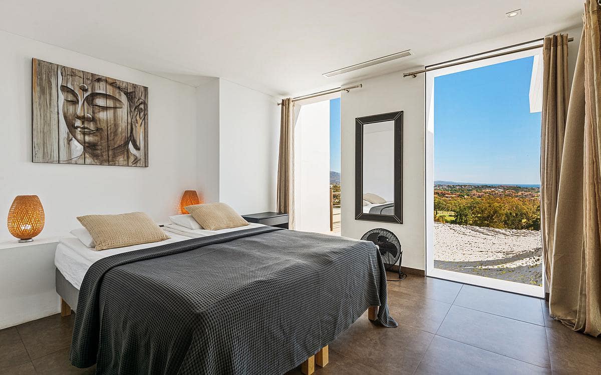 8 soverom Villa til salgs i New Golden Mile med svømmebasseng garasje - € 3 750 000 (Ref: 9182744)