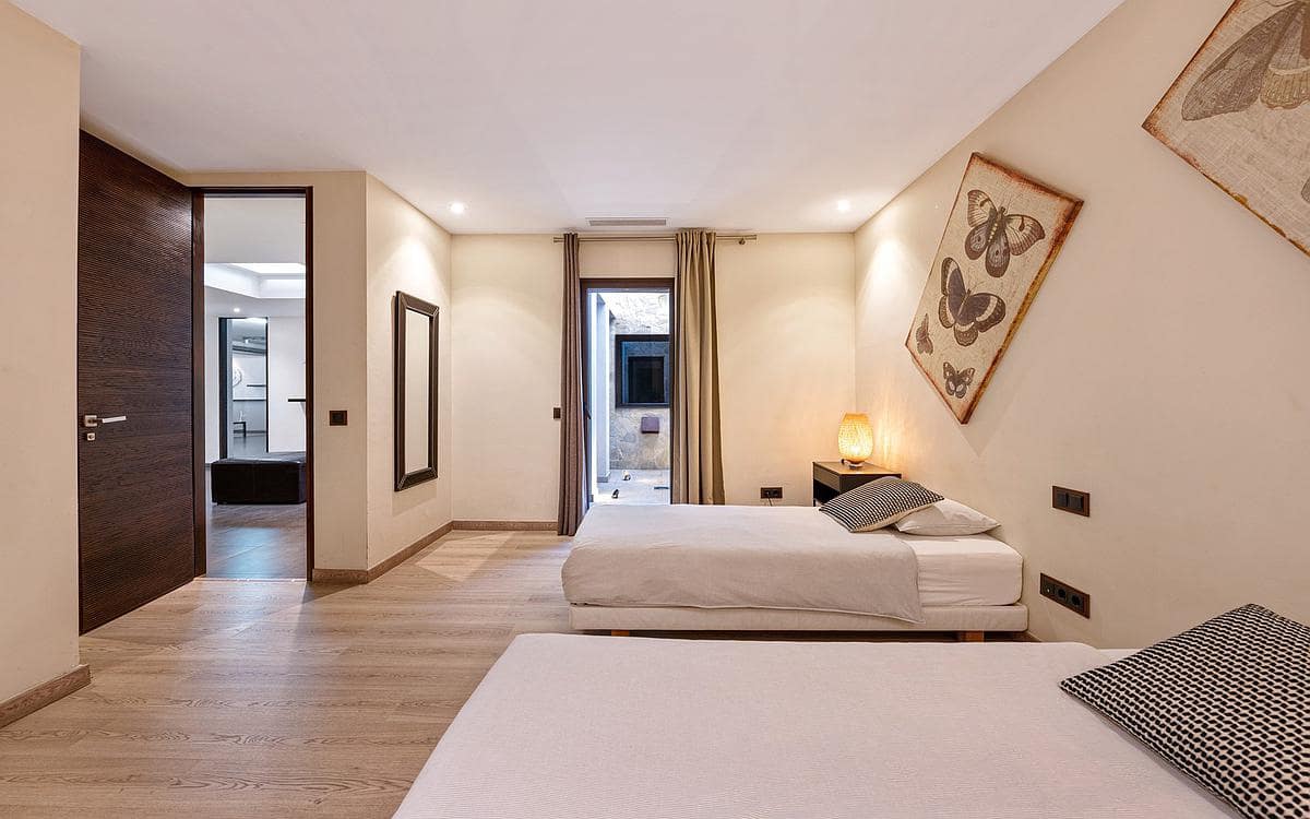 8 soverom Villa til salgs i New Golden Mile med svømmebasseng garasje - € 3 750 000 (Ref: 9182744)