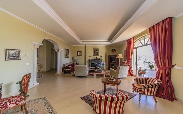 7 sypialnia Willa na sprzedaż w Zona Calvario, Estepona z basenem garażem - 2 500 000 € (Ref: 9182745)