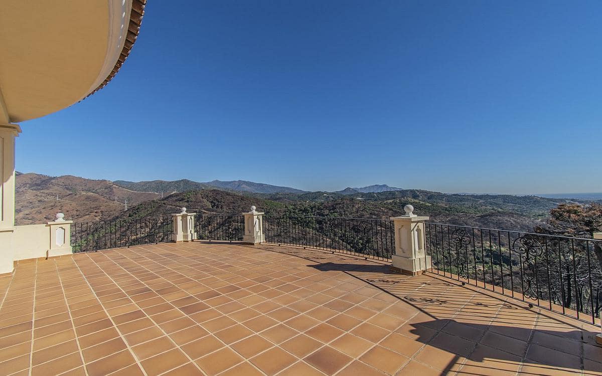 7 slaapkamer Villa te koop in Estepona met zwembad garage - € 2.500.000 (Ref: 9182745)