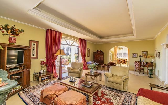 7 sypialnia Willa na sprzedaż w Zona Calvario, Estepona z basenem garażem - 2 500 000 € (Ref: 9182745)