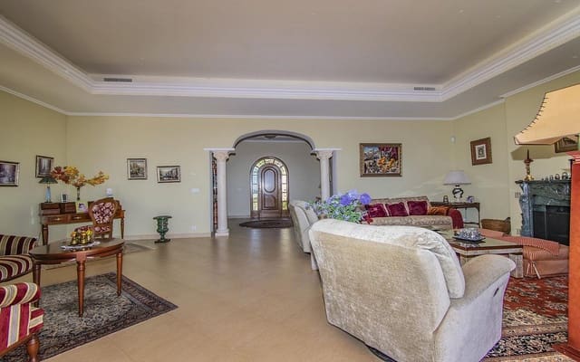 7 sypialnia Willa na sprzedaż w Zona Calvario, Estepona z basenem garażem - 2 500 000 € (Ref: 9182745)