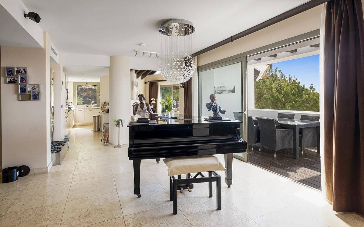 3 sypialnia Apartament na sprzedaż w Benahavis z basenem - 1 075 000 € (Ref: 9182746)