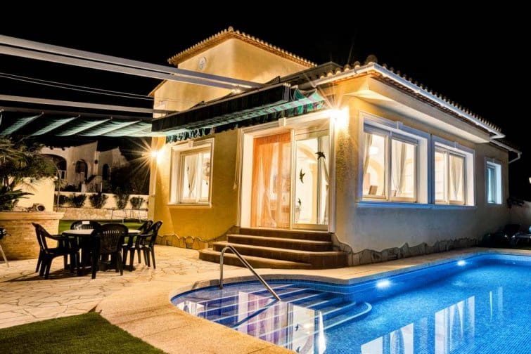 3 makuuhuone Huvila myytävänä paikassa Calpe / Calp mukana uima-altaan 
autotalli - 725 000 € (Ref: 9182748)