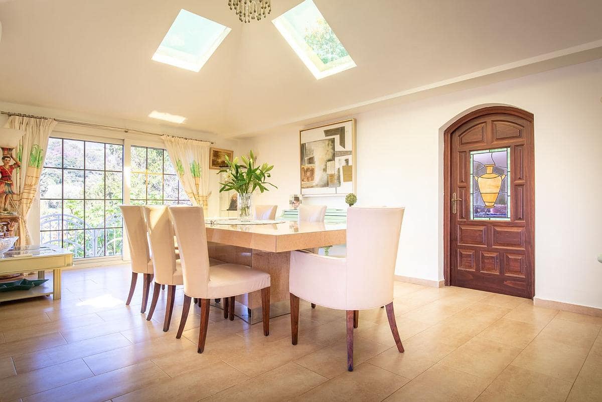 4 soverom Villa til salgs i Estepona med svømmebasseng - € 1 195 000 (Ref: 9182771)