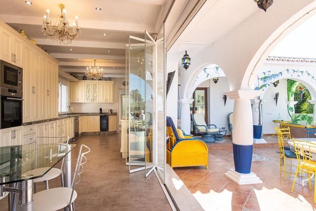 4 soverom Villa til salgs i Zona Calvario, Estepona med svømmebasseng - € 1 195 000 (Ref: 9182771)