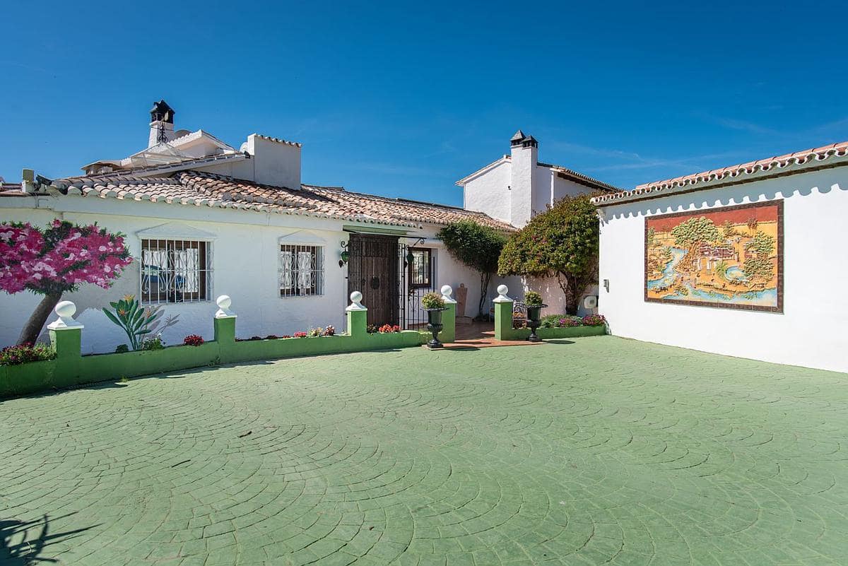 4 soverom Villa til salgs i Estepona med svømmebasseng - € 1 195 000 (Ref: 9182771)