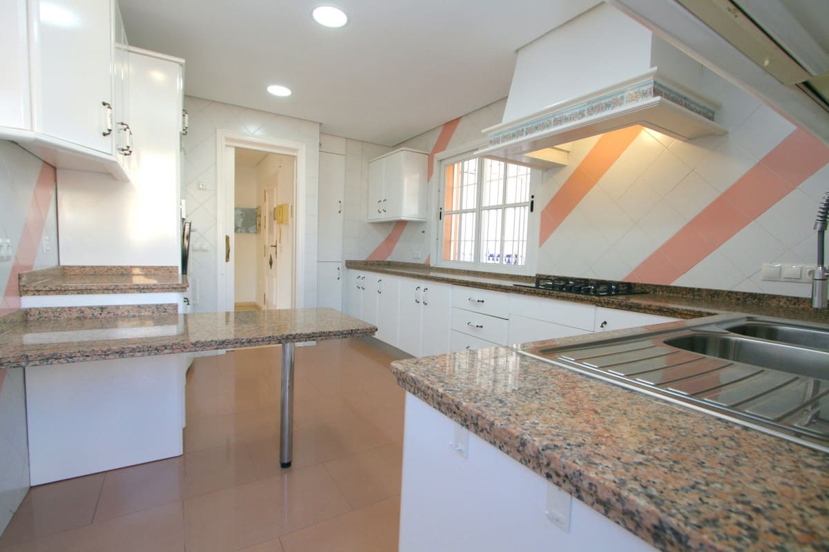 6 slaapkamer Penthouse te koop in Fuengirola met zwembad - € 785.000 (Ref: 9182798)