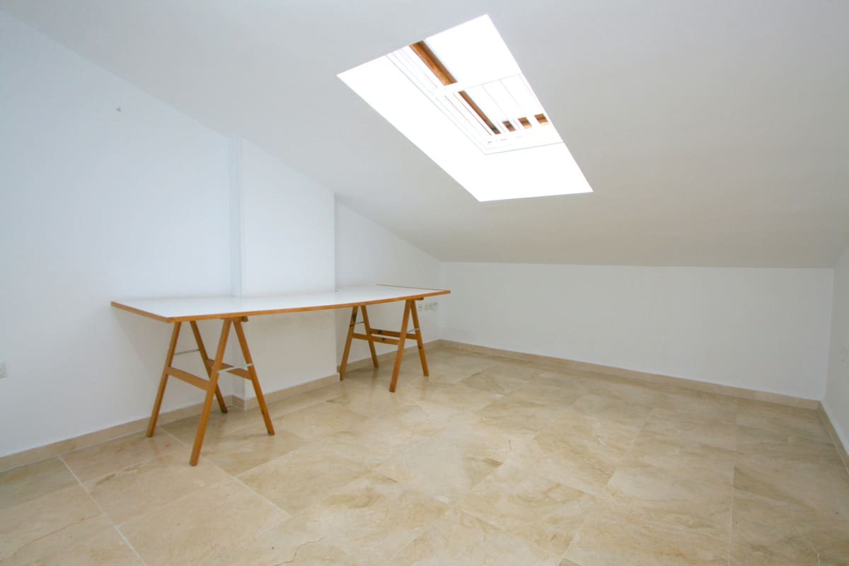 6 slaapkamer Penthouse te koop in Fuengirola met zwembad - € 785.000 (Ref: 9182798)