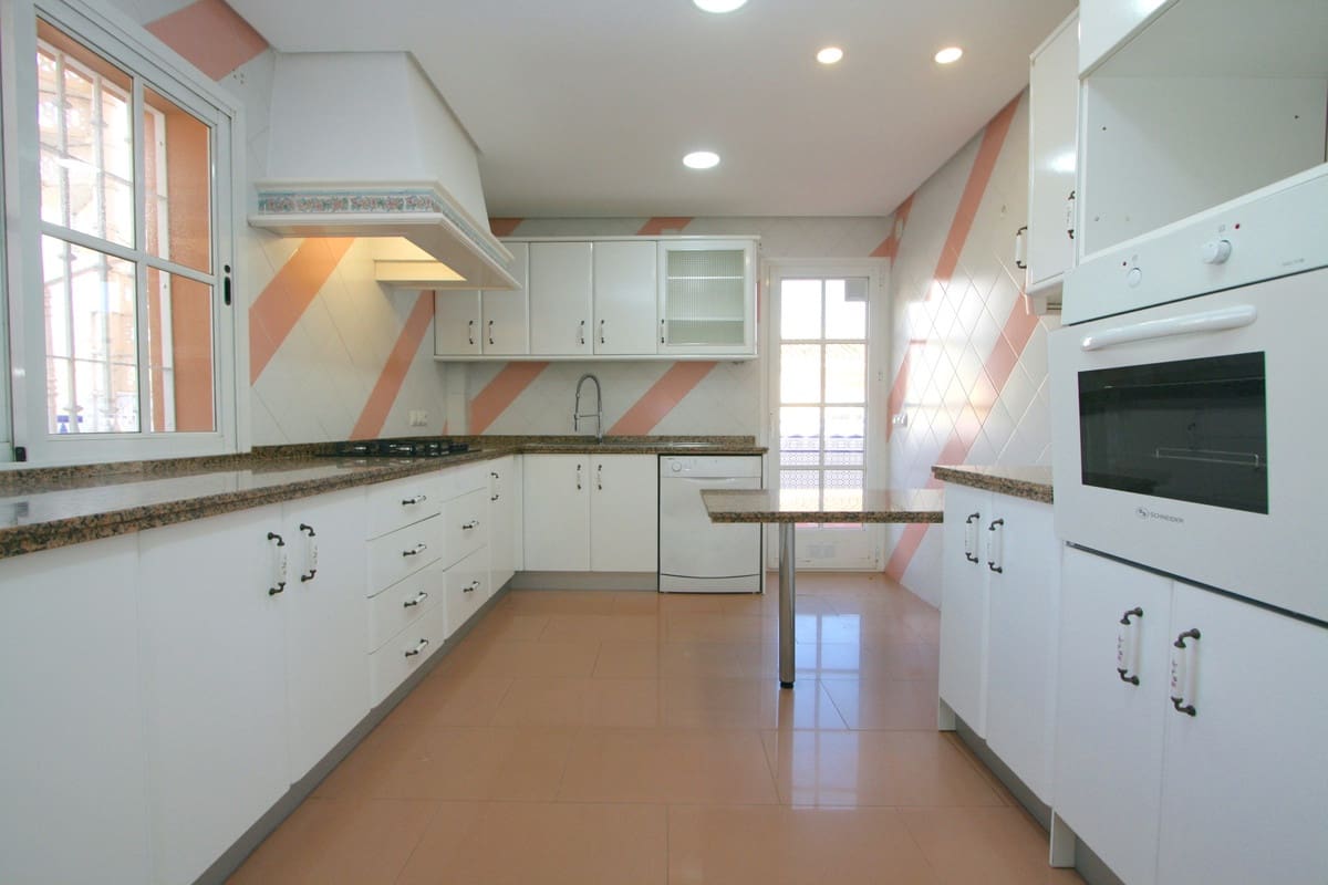 6 sypialnia Penthouse na sprzedaż w Fuengirola z basenem - 785 000 € (Ref: 9182798)