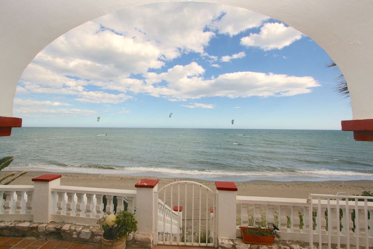 4 soveværelse Villa til salg i Mijas Costa med swimmingpool - € 1.680.000 (Ref: 9182807)