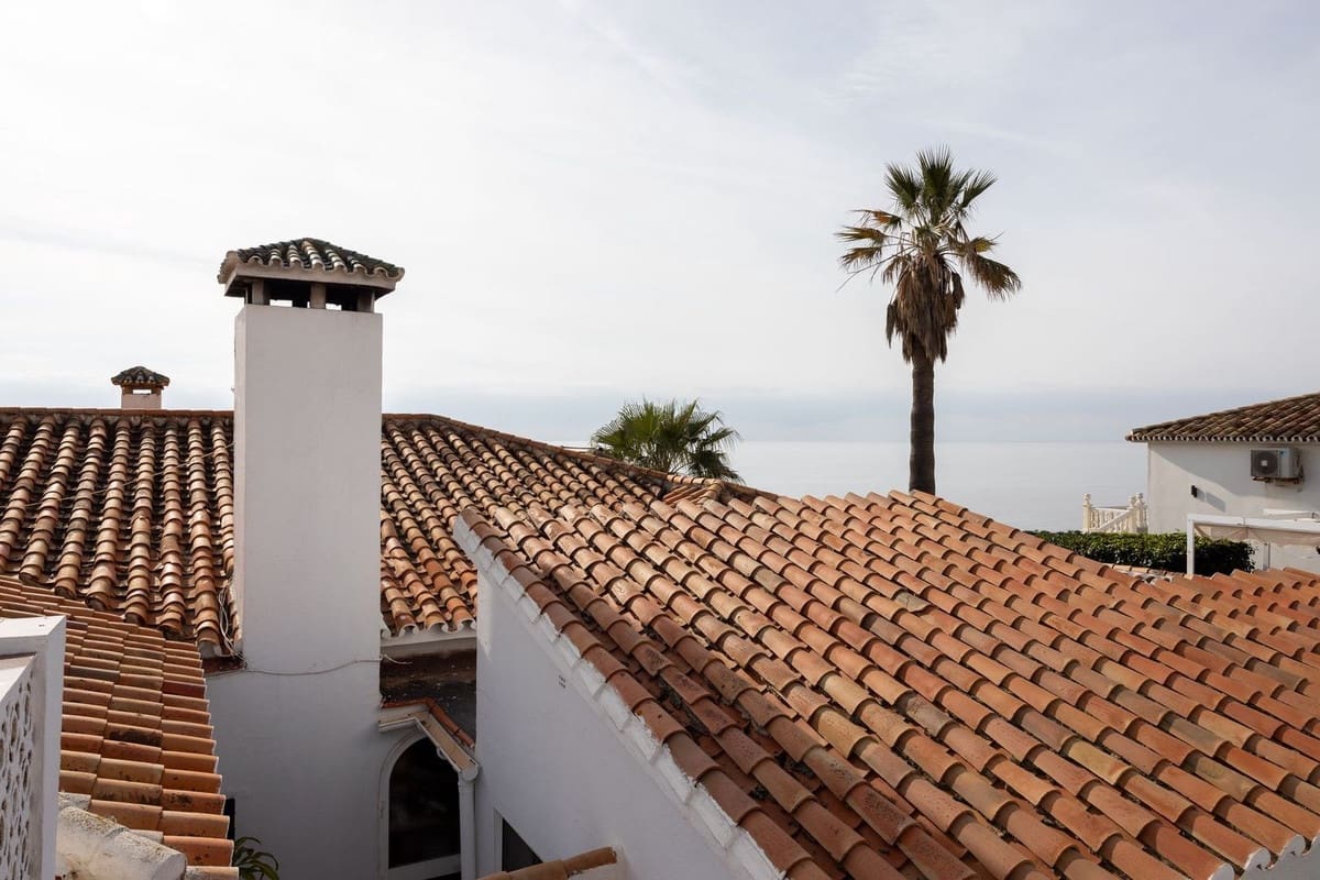 4 soveværelse Villa til salg i Mijas Costa med swimmingpool - € 1.680.000 (Ref: 9182807)