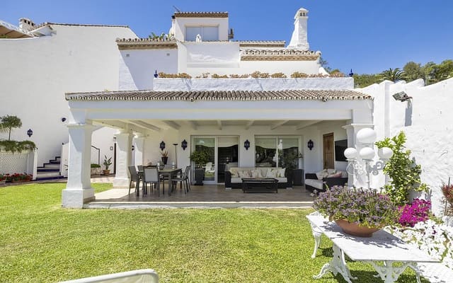 4 soveværelse Byhus til salg i Los Naranjos, Marbella med swimmingpool - € 1.290.000 (Ref: 9182916)
