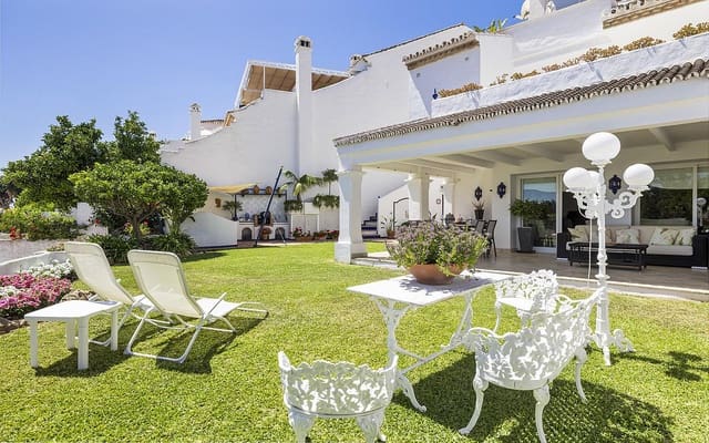 4 soveværelse Byhus til salg i Los Naranjos, Marbella med swimmingpool - € 1.290.000 (Ref: 9182916)