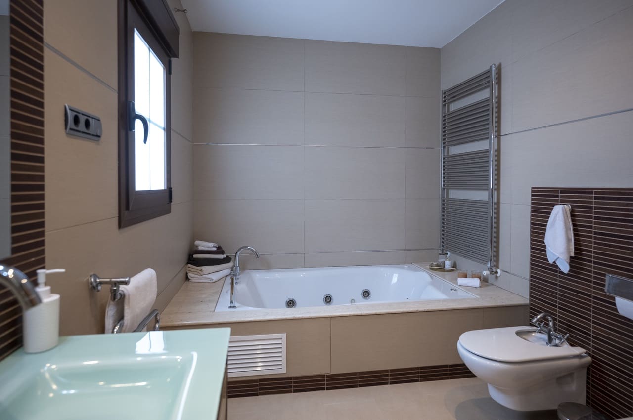 4 soveværelse Villa til salg i Avileses med swimmingpool - € 1.350.000 (Ref: 9182917)