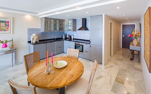 2 slaapkamer Appartement te koop in Puerto Banus, Marbella - € 860.000 (Ref: 9182939)